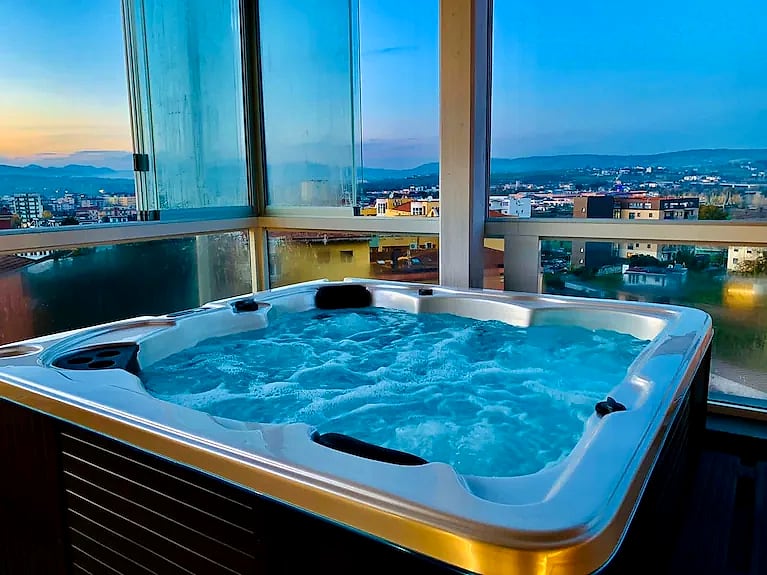 Jacuzzi riscaldata panoramica con vista su Benevento